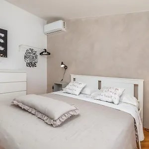 Apartment Tesic Close To The Sea With Shared 4xbicycles